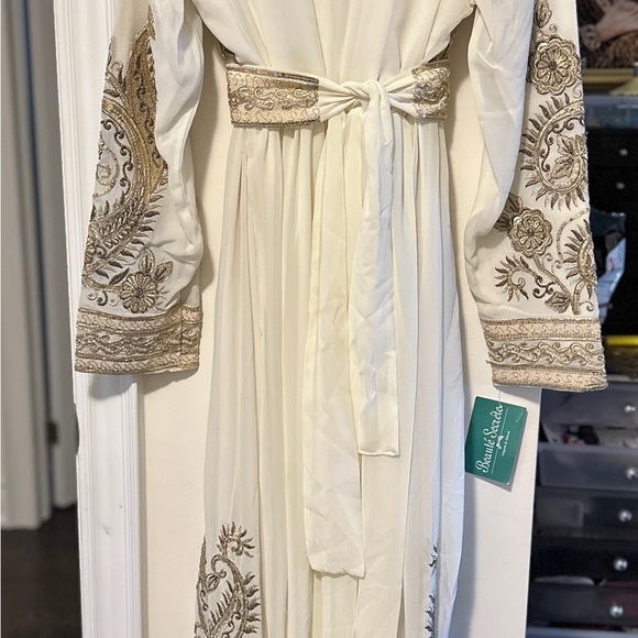 Size L or XL - Picture 2 of 3